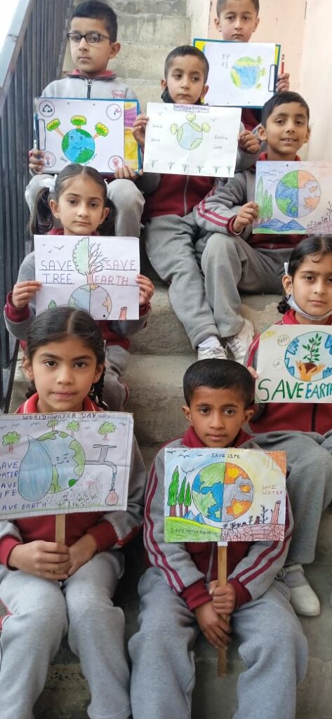 राघव पब्लिक स्कूल और शिवम पब्लिक स्कूल में छात्रों ने मनाया पृथ्वी दिवस का जश्न 
