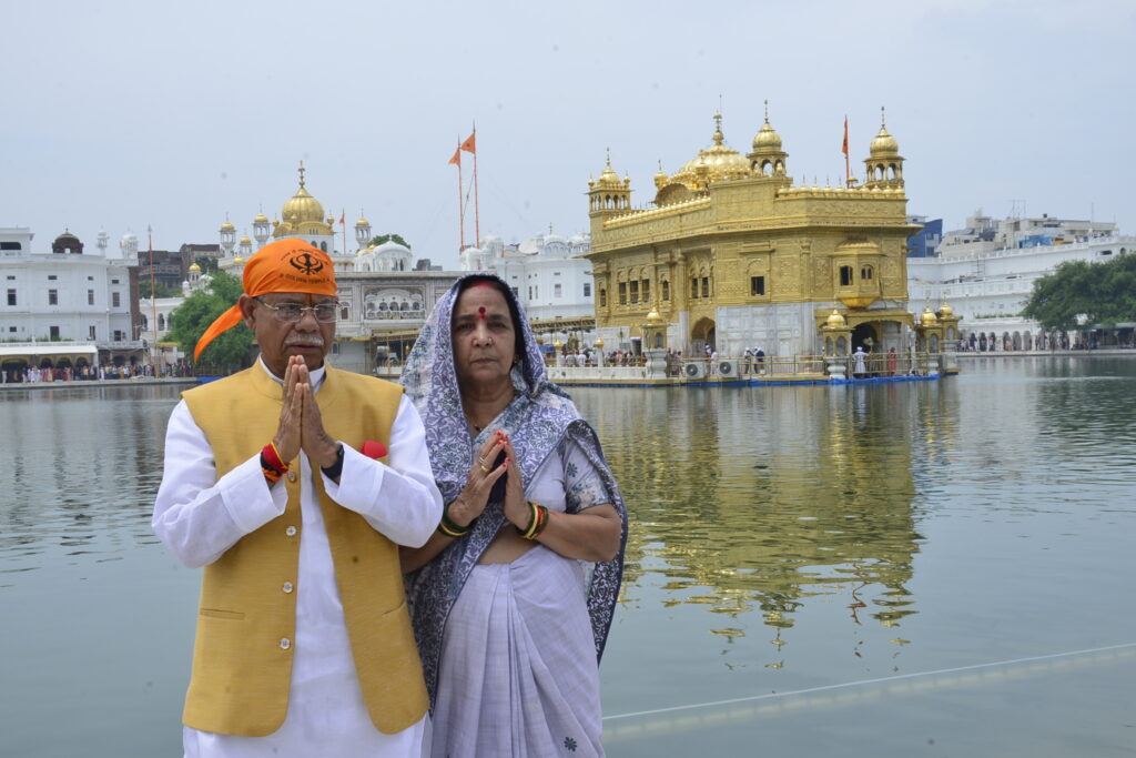 Governor Visits Golden Temple and Durgiana Mandir
