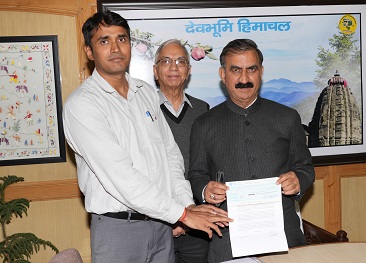 Hydropower Producers Forum Presents INR 5 Lakh Cheque To CM Relief Fund