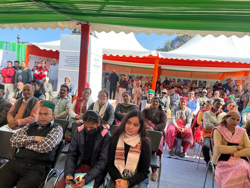 राजधानी शिमला में जनसामान्य के बीच उत्सव: केंद्र सरकार की उपलब्धियों का प्रदर्शन