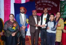 चलाल (थाची) स्कूल में पुरस्कार और सांस्कृतिक प्रस्तुति