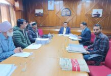 किसानों के हित में फैसले के लिए मंत्री ने बैठक की