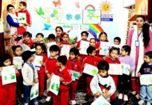 गुम्मा में पृथ्वी दिवस पर बच्चों का पर्यावरण संकल्प