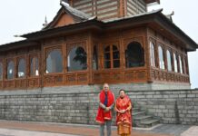 Spiritual Visit: Governor Offers Prayers at Tara Devi Temple