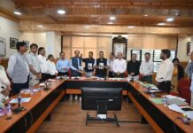 शिक्षा व्यवस्था में सुधार, विकास कार्यों में तेजी के निर्देश